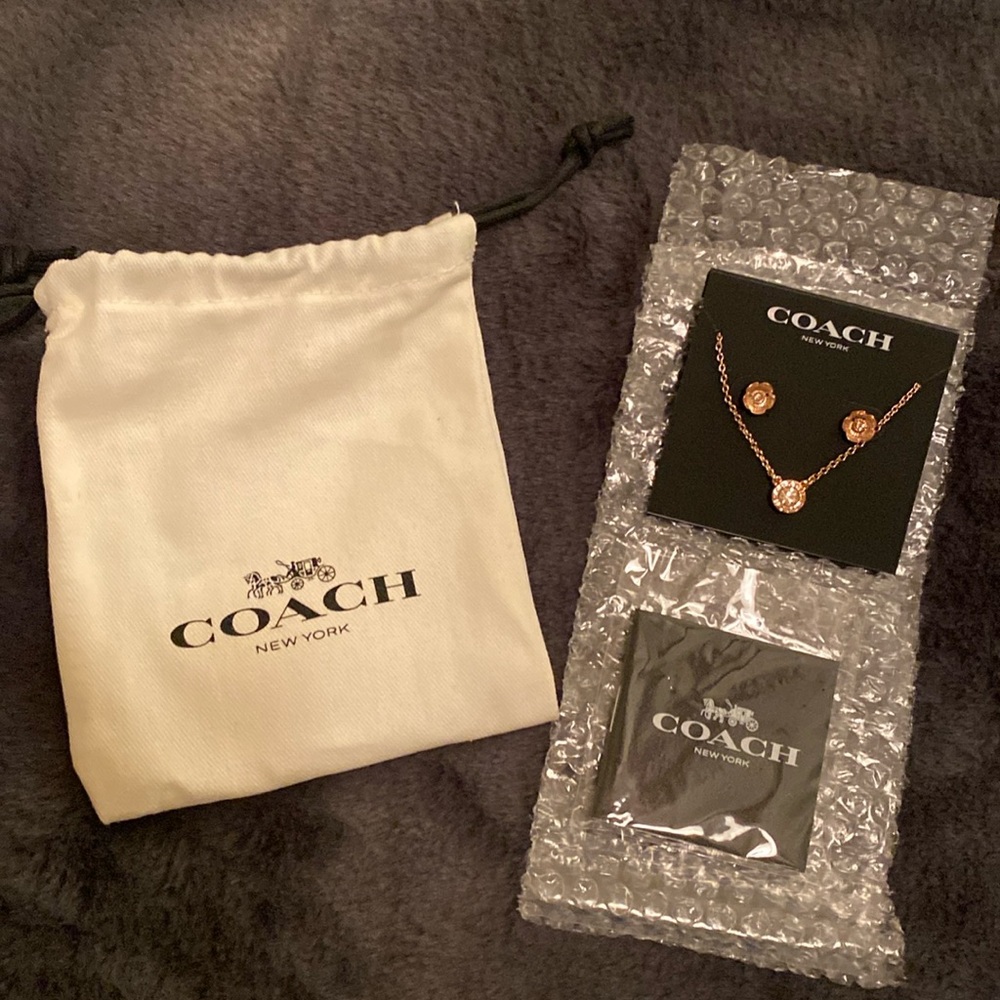 COACH Open Circle Delicate Necklace & Iconic Tea Rose Earring Stud Rose Gold Set